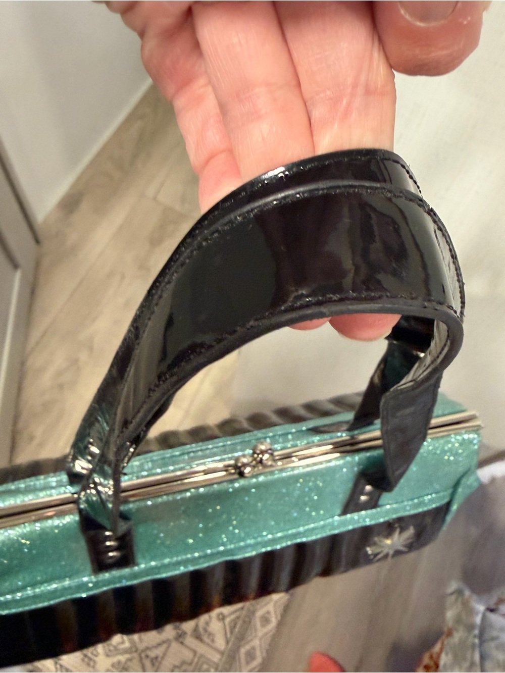 Lux de ville Black and Aqua Patent handbag - Picture 5 of 11